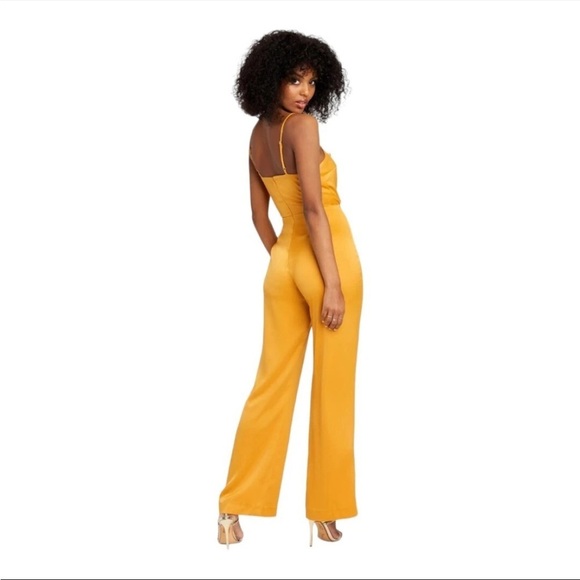 $149 Bebe  JUMPSUIT Women Medium Cut Out Yellow Wide LegSleeveless New - Picture 2 of 16